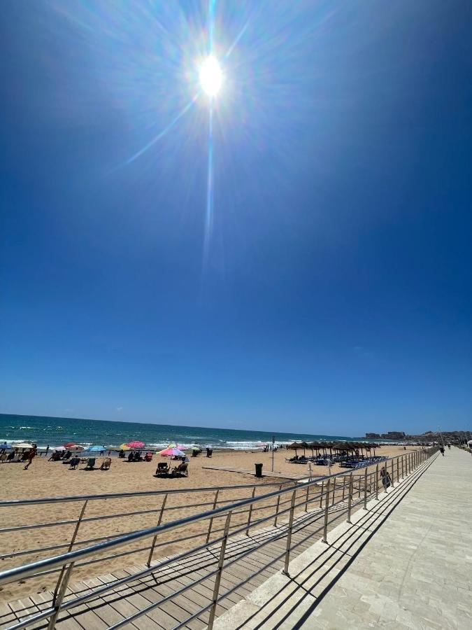 Three Bedroom Apartment With Pool In Torrevieja Buitenkant foto