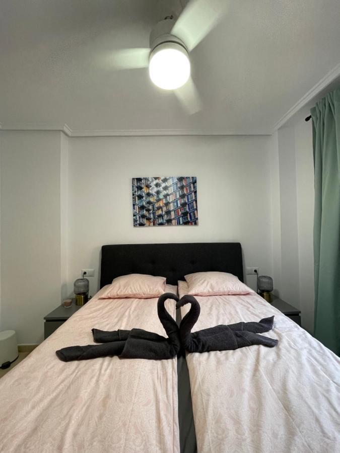 Three Bedroom Apartment With Pool In Torrevieja Buitenkant foto