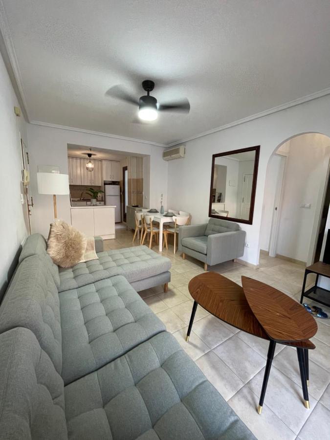 Three Bedroom Apartment With Pool In Torrevieja Buitenkant foto