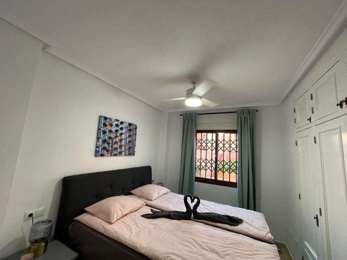 Three Bedroom Apartment With Pool In Torrevieja Buitenkant foto