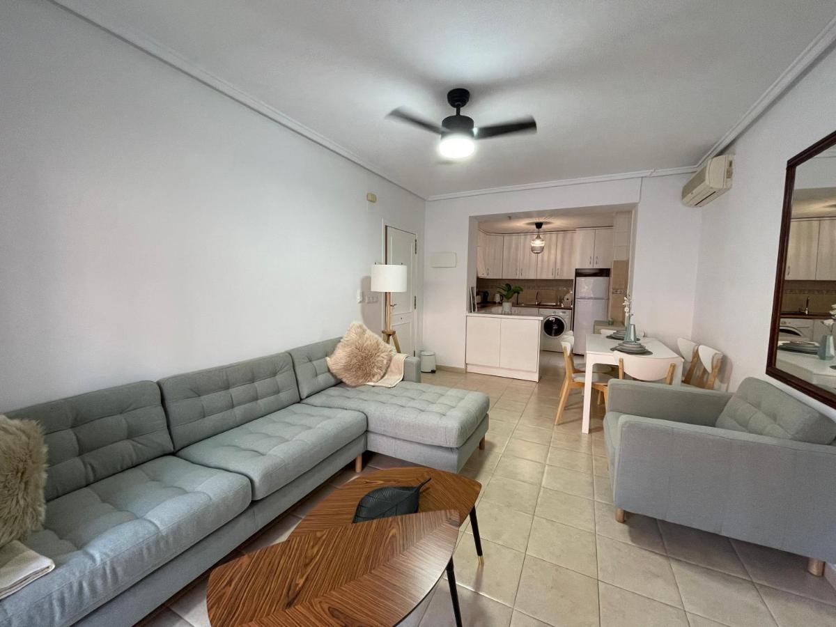 Three Bedroom Apartment With Pool In Torrevieja Buitenkant foto