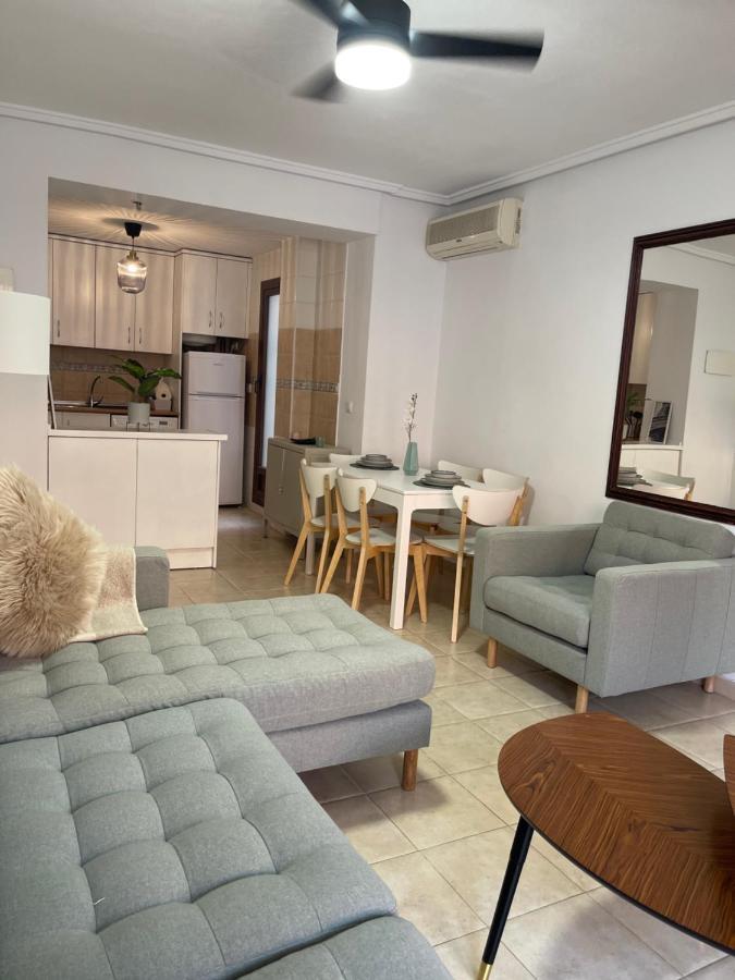 Three Bedroom Apartment With Pool In Torrevieja Buitenkant foto
