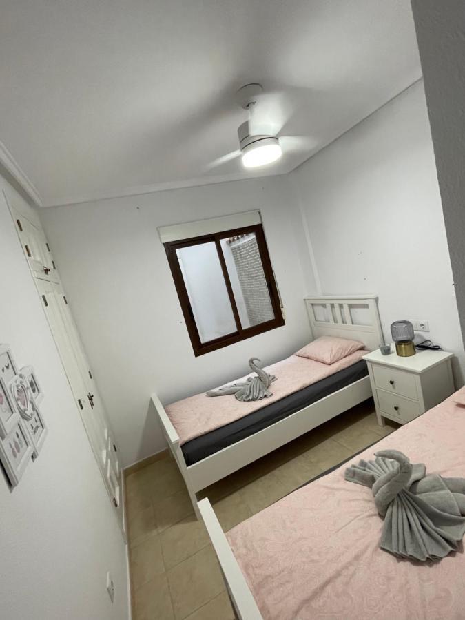 Three Bedroom Apartment With Pool In Torrevieja Buitenkant foto